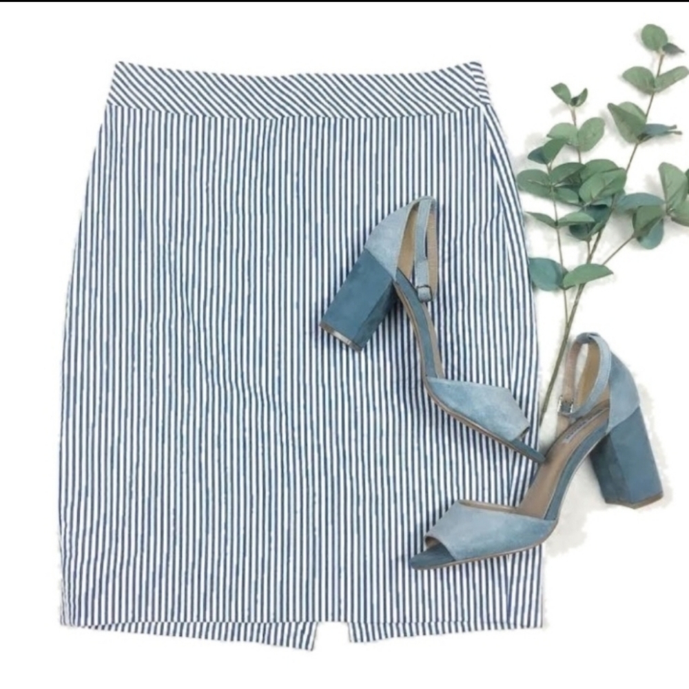 NWOT J.crew Seersucker vertical striped Navy Blue & White Pencil skirt sz 4